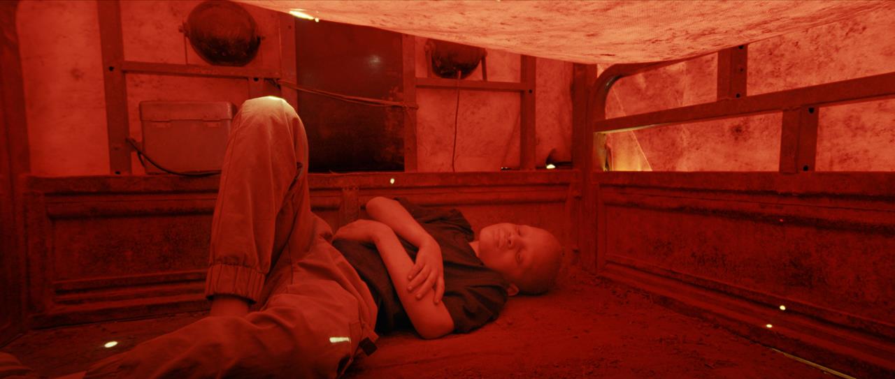 L’ ENFANT À LA PEAU BLANCHE